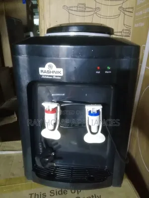Rashnik Nyeusi ya Meza ya Maji