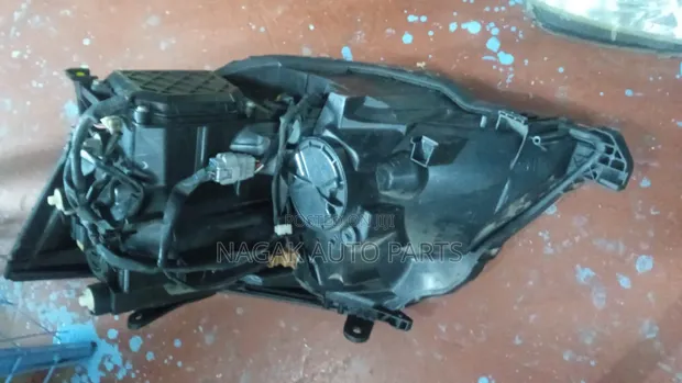 Toyota Alphard 2008 Xenon Headlight - 1