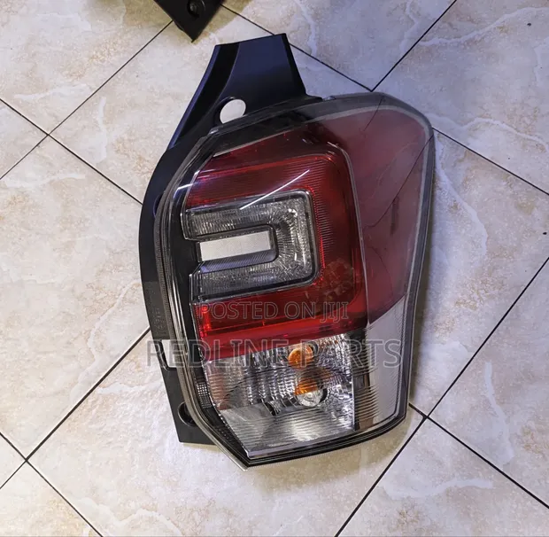Subaru Forester SJG Taillight Assembly (Iliyo tumika) - 1