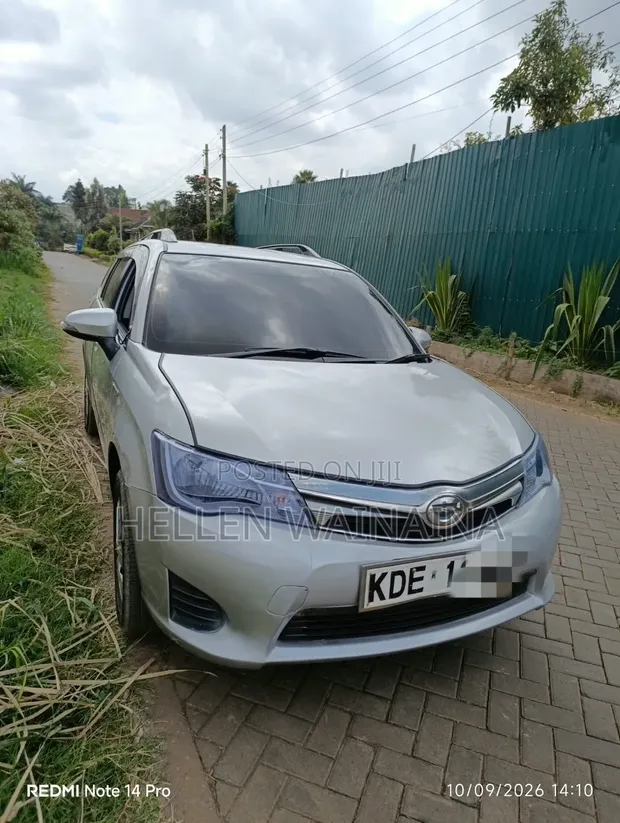 Toyota Corolla Fielder Hybrid 2014 Silver - 1