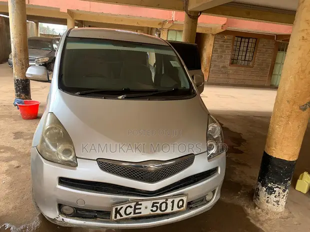 Toyota Ractis 1.3 FWD 2008 Silver - 1