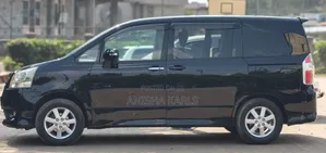 Toyota Noah 2009 Nyeusi
