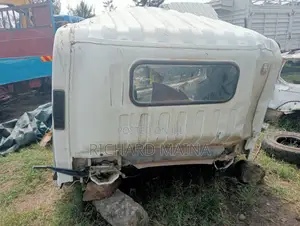 Kibanda cha Isuzu NQR81 na Vifaa vya Ndani