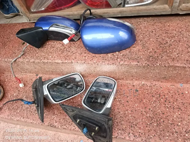 Toyota Vitz Old Model Side Mirror (Used) - 1