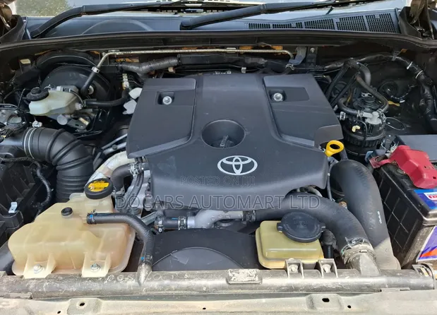 Toyota Hilux Revo 2017 Brown - 1