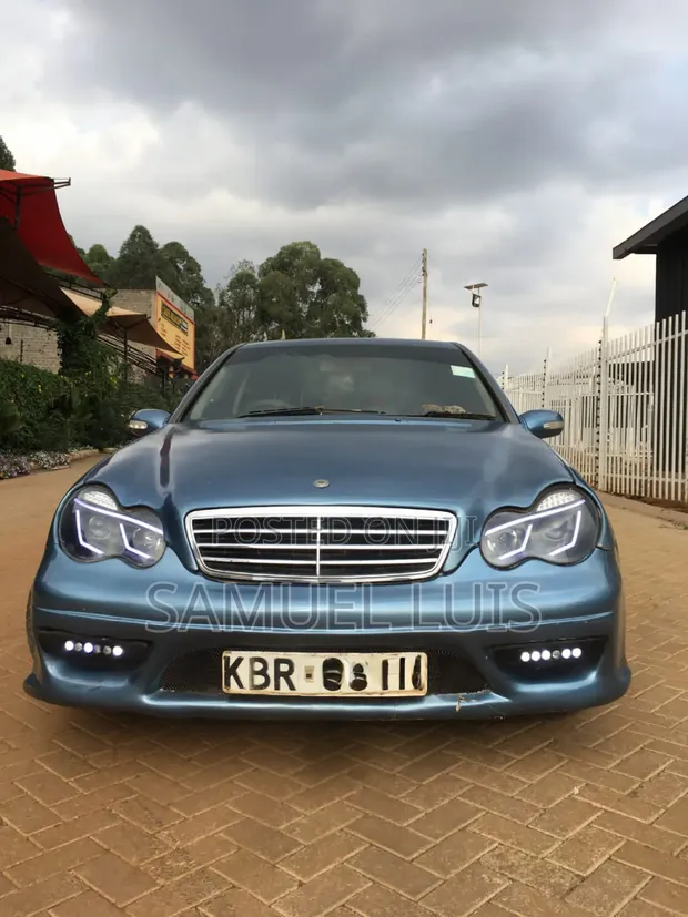 Mercedes-Benz C200 2005 Blue - 1