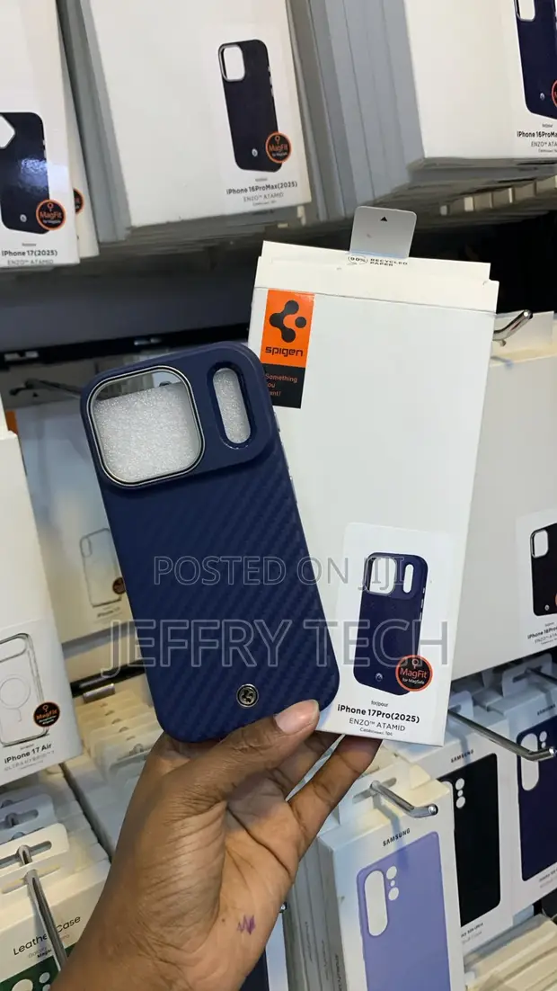 Spigen Aramid MagFit Carbon Case for iPhone 17 Pro - 1