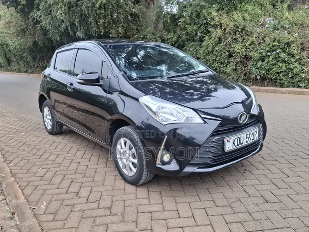 Toyota Vitz 1.3 FWD 5dr 2018 Nyeusi - 1