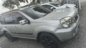 Nissan X-Trail 2005 Nyeupe