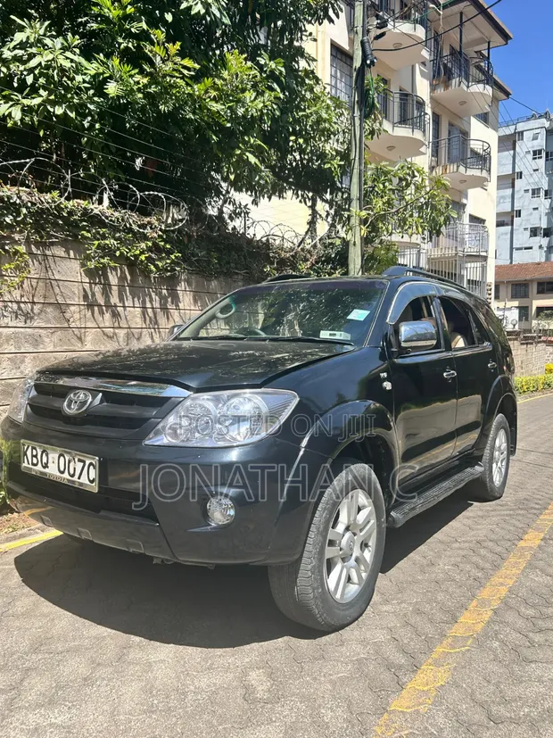 Toyota Fortuner 2.7 AWD 2005 Nyeusi - 1