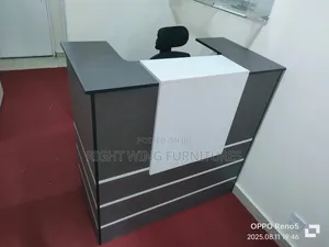 Modern Reception Desk - Nyeusi na Nyeupe