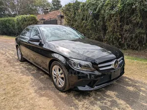 Mercedes-Benz C200 2019 Nyeusi