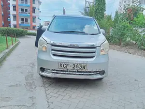 Toyota Noah 2009 Nyeupe