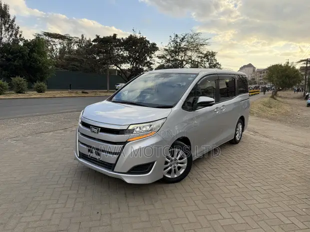 Toyota Noah 2.0 FWD (Viti 8) 2020 Nyeupe - 1