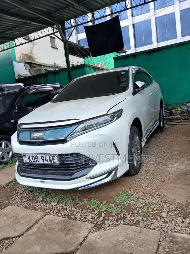 Toyota Harrier Turbo Premium 2017 Pearl - 1