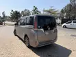 Toyota Esquire 2.0 FWD (Viti 7) 2019 Dhahabu - 4