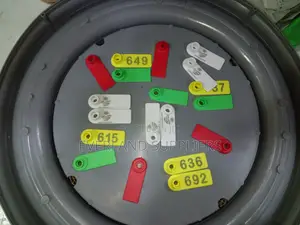 Ear Tags za Rangi Kali