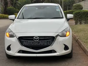 Mazda Demio 2018 Nyeupe