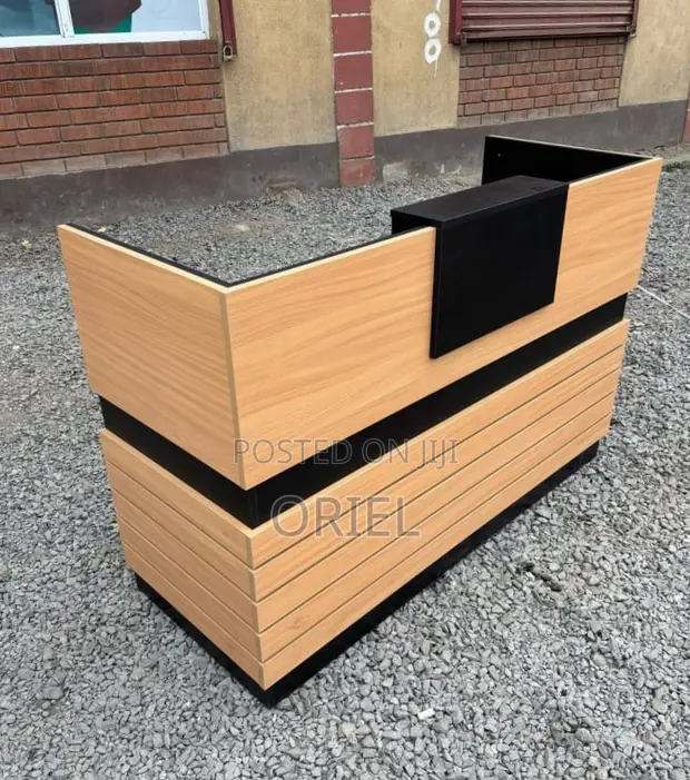 1.6m Office Reception Desk - Brown - 1