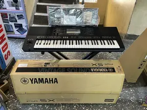 Yamaha PSR-SX920 Professional Electronic Keyboard
