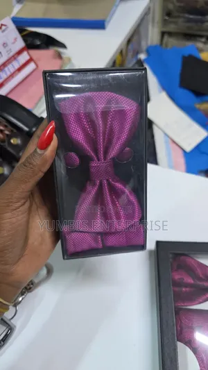 Set ya Bow Tie ya Zambarau na Cufflinks na Pocket Square