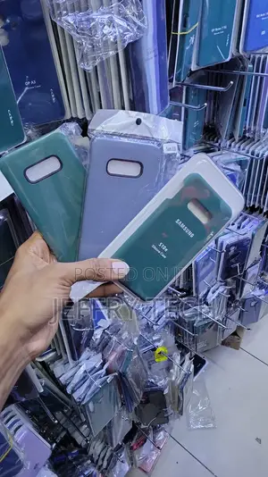 Green Liquid Silicone Soft-Touch Case for Samsung Galaxy S10e