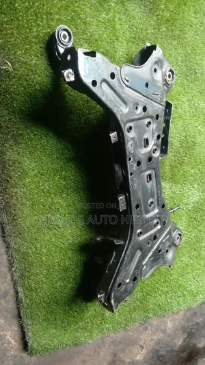 Hyundai Santa Fe Cross Member/Cradle (Iliyoisha Kutumika)