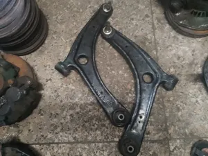 Mitsubishi Outlander Front Controller Arm (Ex-Japan)