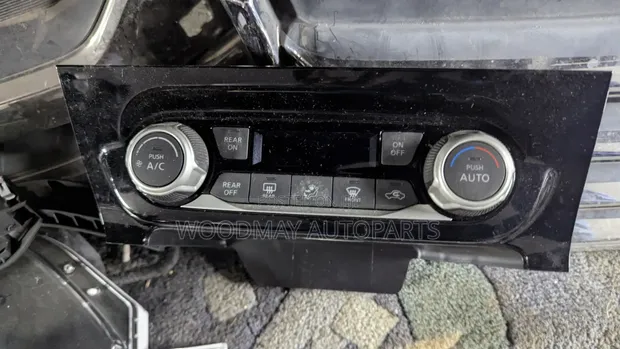 Nissan Serena C27 AC Controller - 1