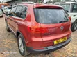 Volkswagen Tiguan 2011 Nyekundu - 2