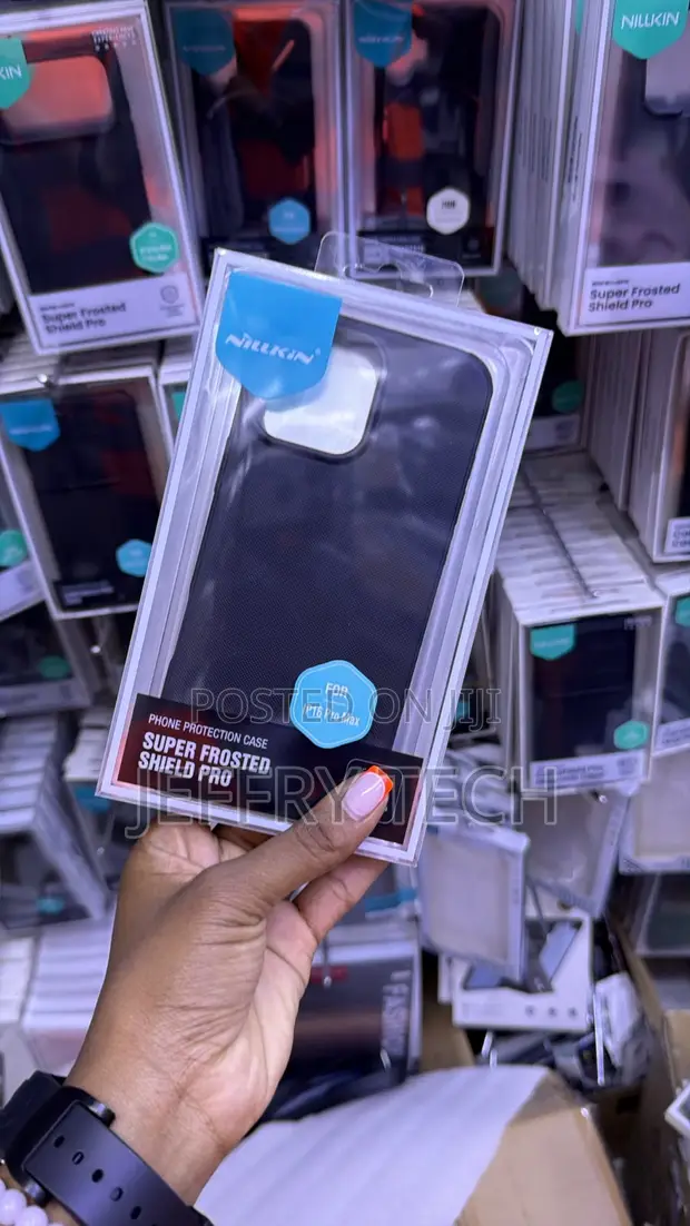 Nillkin Super Frosted Pro Case kwa iPhone 16 Pro Max - Nyeusi - 1