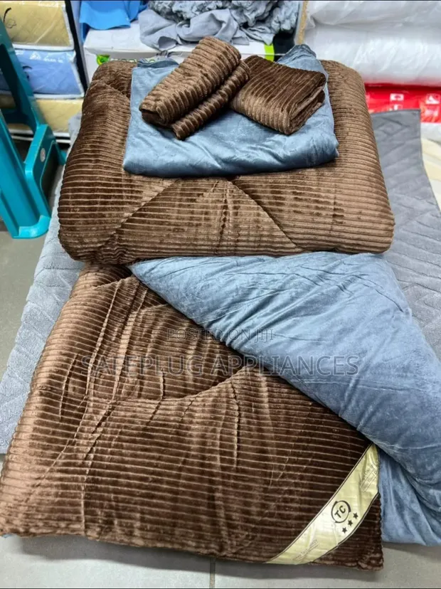 Soft Velvet Duvet - Warm Luxury Bedding - 1