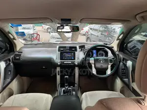 Toyota Land Cruiser Prado 2010 Nyeusi