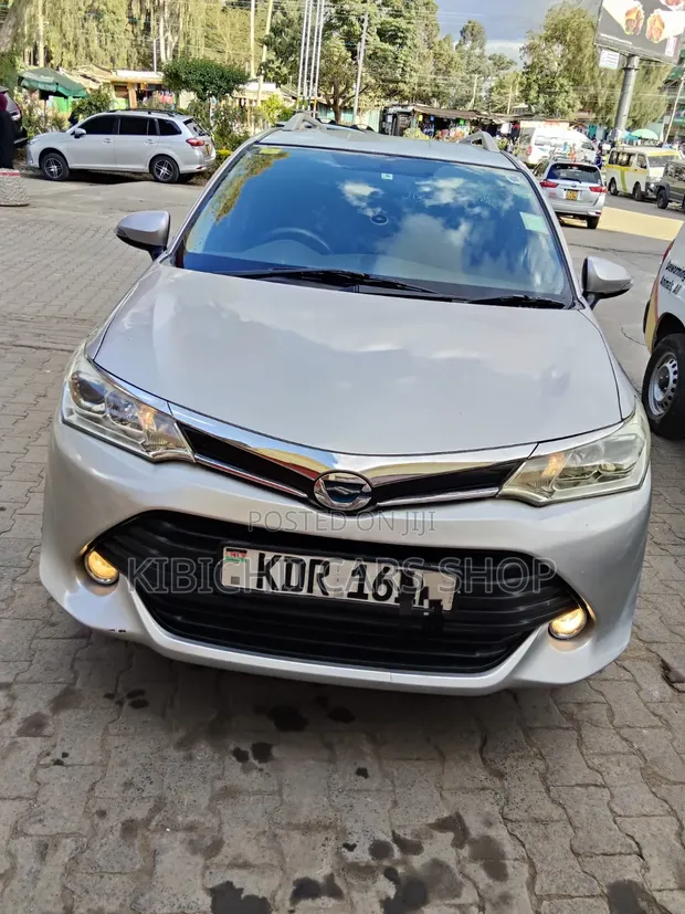 Toyota Corolla Fielder 1.5 Hybrid FWD 2017 Silver - 1