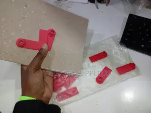 Ear Tags Rahisi na Nyepesi