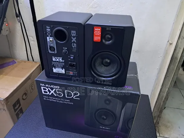 M-Audio BX5D2 Amplified Studio Monitor - 1