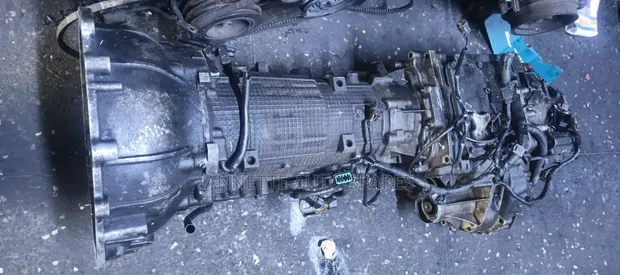 Gearbox ya Mitsubishi Pajero 4M41 (Iliyotumika) - 1