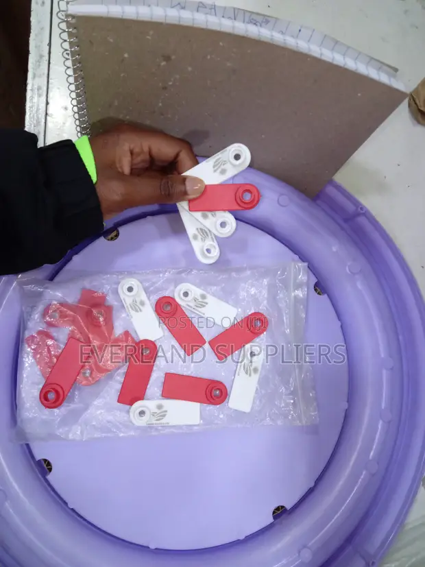 Ear Tags za Nje - 1