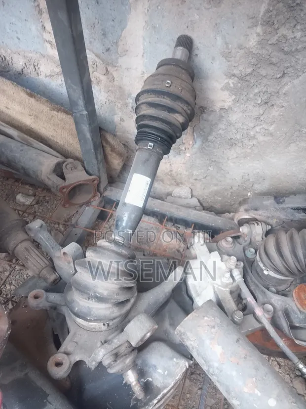 Range Rover Vogue Front Hub & Drive Shaft - 1