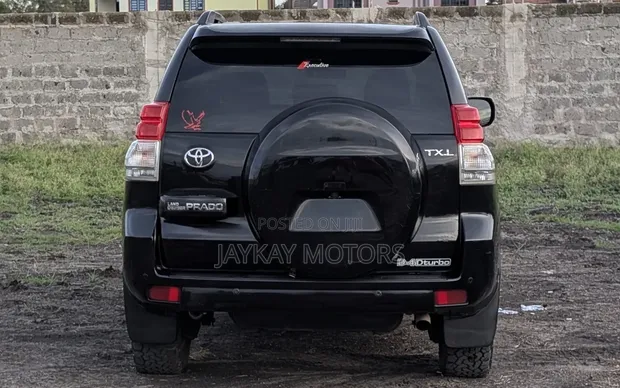 Toyota Land Cruiser Prado 2012 Nyeusi - 1