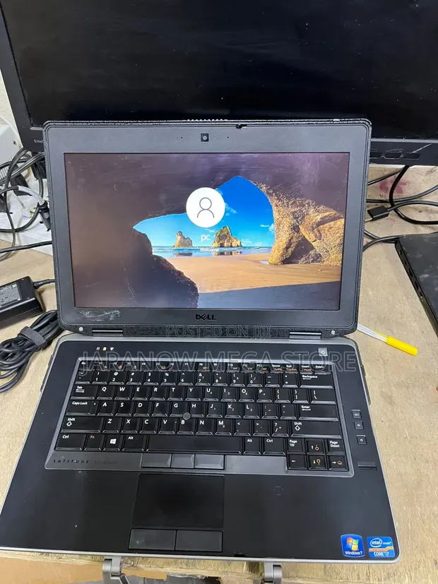 Dell Latitude E6430 Laptop: Intel Core i7, 8GB RAM, 256GB SSD - 1