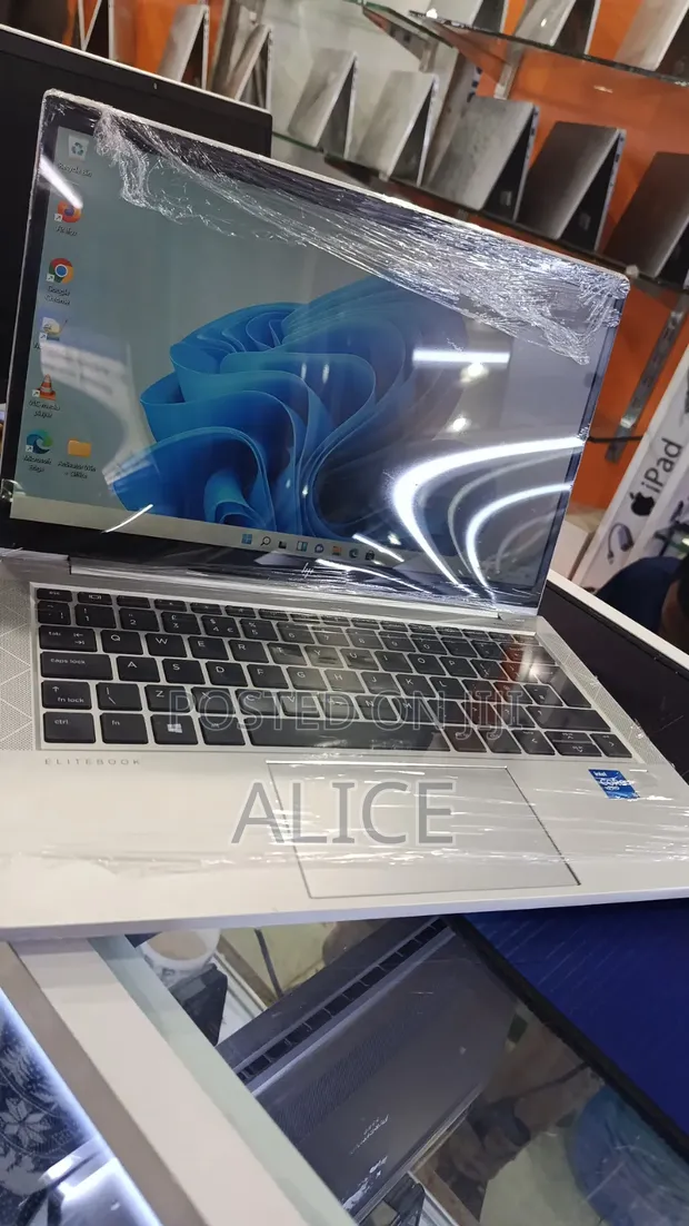 HP EliteBook 830 G8 Laptop - 8GB RAM, 256GB SSD - 1