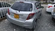 Toyota Vitz 2013 Nyeupe - 3