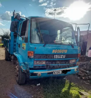 Isuzu FTR 1986 Bluu Iliyotumika