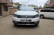 Volkswagen Passat 2011 White - 1