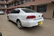 Volkswagen Passat 2011 White - 5