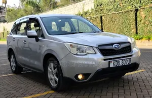 Subaru Forester 2013 Nyeupe