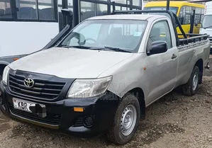 Toyota Hilux 2011 Nyeupe