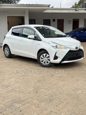 Toyota Vitz 2019 Nyeupe