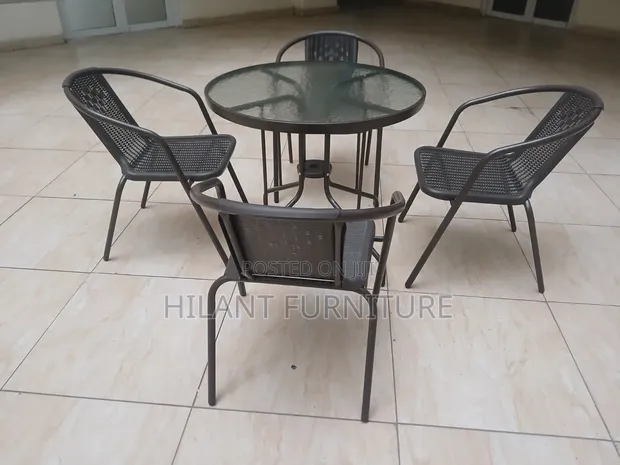 4-Seater Outdoor Mesh Dining Set with Round Glass Table - 1